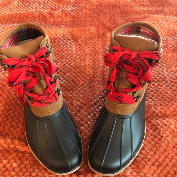 Maurices Shoes - HP 11/21🎉🎉Brand New Maurices Jade SD Buckle Duck Boots